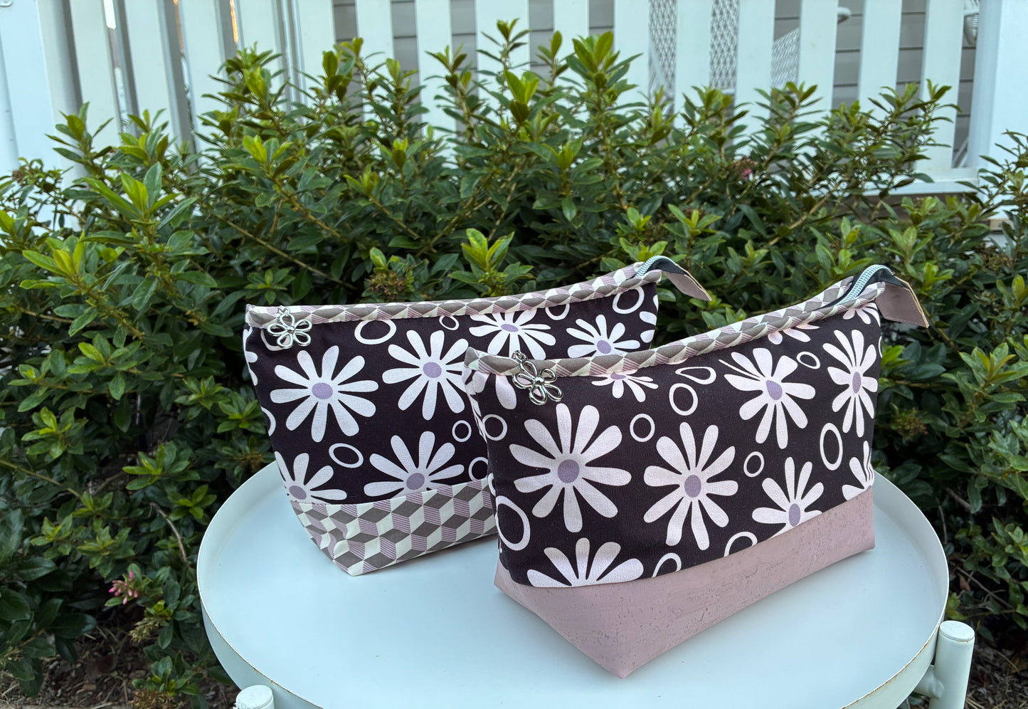 Lola Pouch - Funky Daisies (Anzela Simcock)