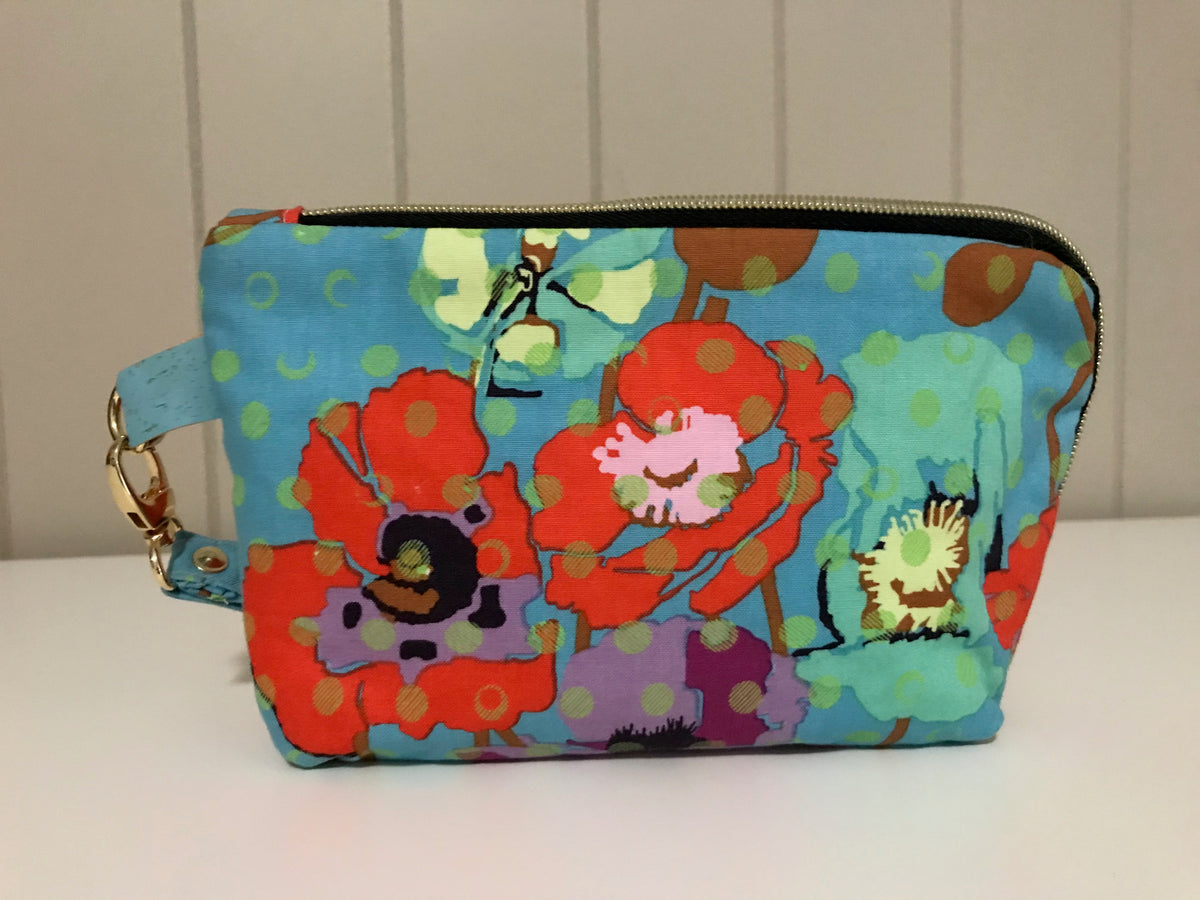 Turnabout Pouch - Raindrop Poppies