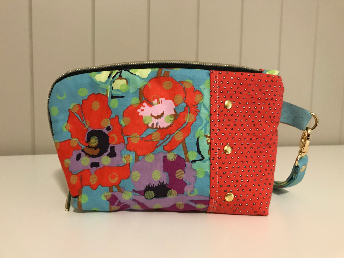 Turnabout Pouch - Raindrop Poppies