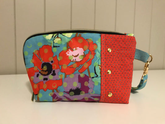 Turnabout Pouch - Raindrop Poppies