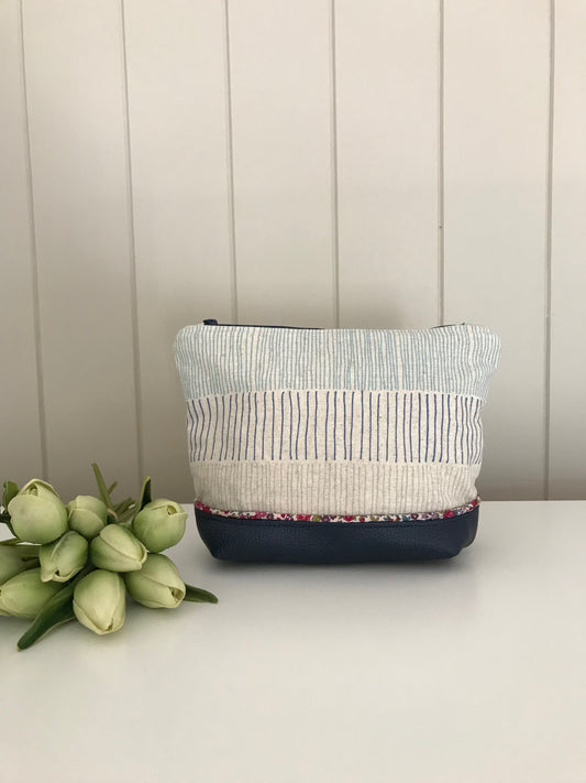 Zen Pouch - Lines on Linen
