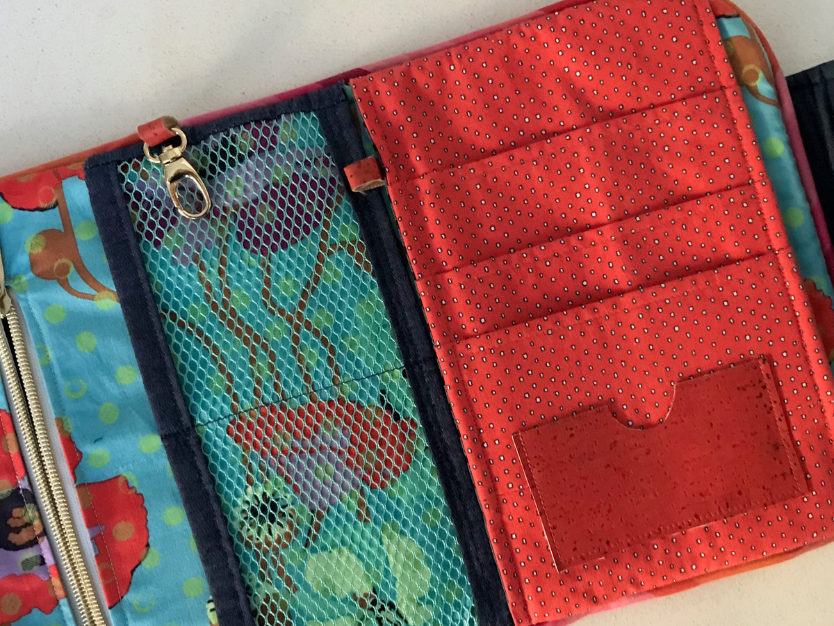 The Jetsetter’s Travel Compendium - Raindrop Poppies