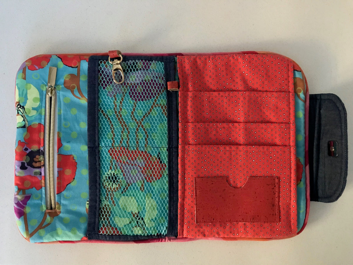 The Jetsetter’s Travel Compendium - Raindrop Poppies