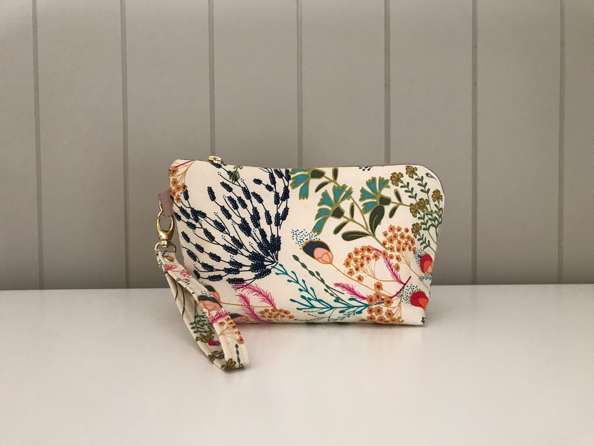 Turnabout Pouch - Indiefolk collection by Pat Bravo