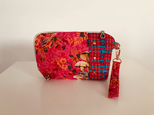 Turnabout Pouch - Hot Pink fabric with mouse by Free Spirit coupled with a check