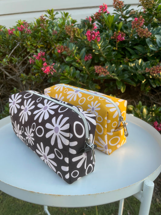 Bilby Pouch - Funky Daisies (Anzela Simcock)