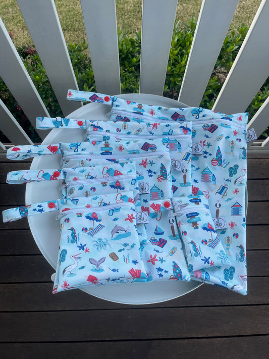 Water-resistant wet bags - A Day at the Beach (Annette Winter)