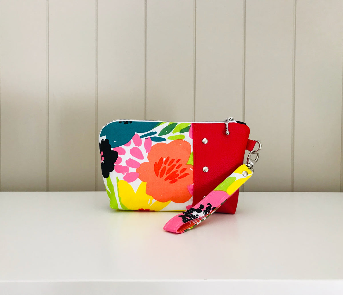 Turnabout Pouch - Bright & colourful flowers