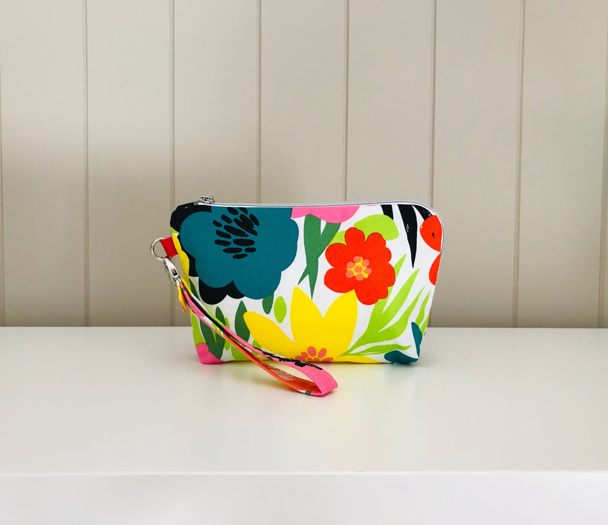 Turnabout Pouch - Bright & colourful flowers